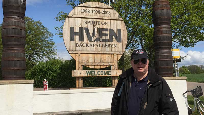 Spirit o Hven i Backafallsbyn under en bussresa till Ven med Tjörnarpsbuss.