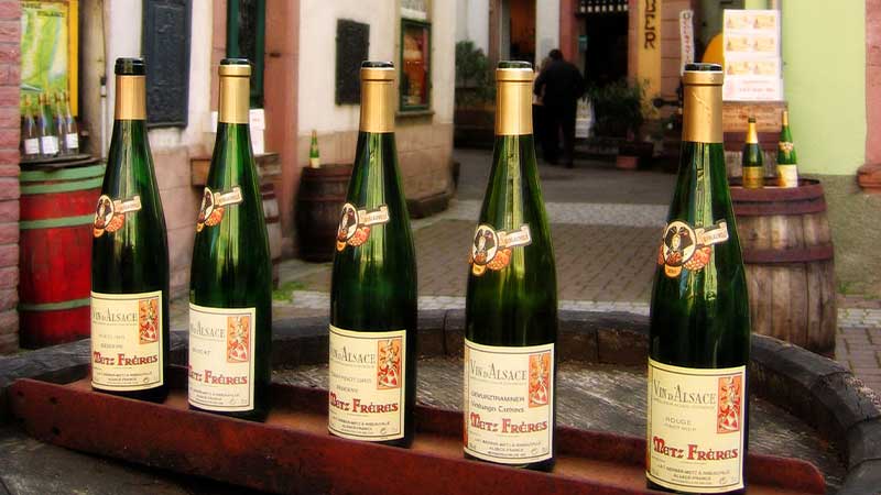 - Tjörnarpsbuss vinresa Alsace – vinprovning av lokalt vin i vinkällare