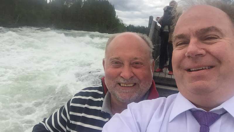 Tjörnarpsbuss på resa till Lofoten med stopp vid Storforsen – natursköna upplevelser i Sverige och Norge