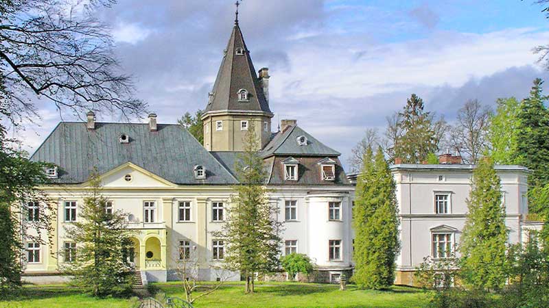 Otto von Bismarcks favoritslott Warcino Castle i Pommern. Ett av besöken med Tjörnarpsbuss resa till Pommern