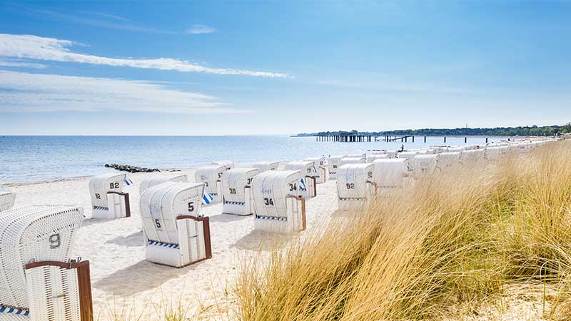 Międzyzdroje bjuder på en perfekt kombination av strandliv och spa vid Polens Östersjökust – idealiskt för en sparesa med Tjörnarpsbuss