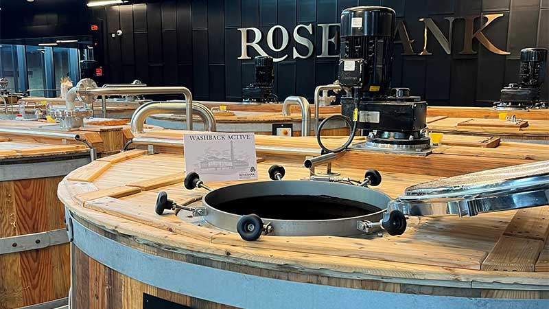 Falkirks ikoniska Rosebank Distillery åter i drift – boka din whiskyresa med Tjörnarpsbuss