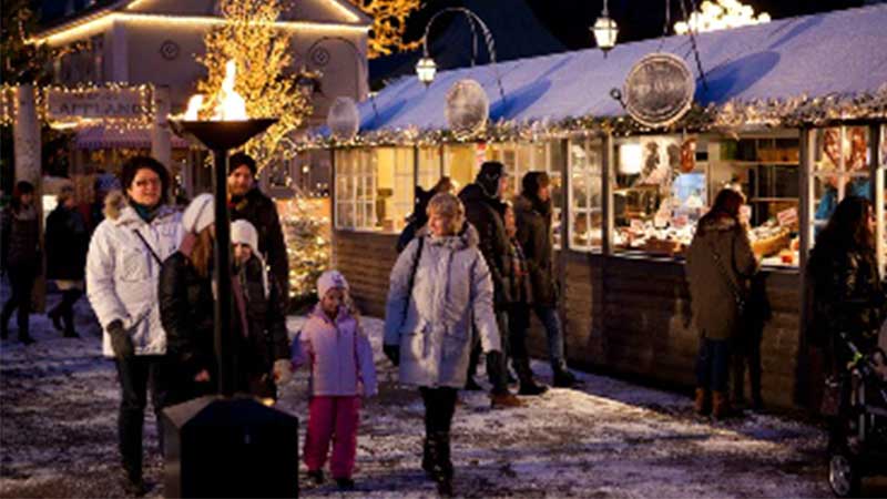 Julmarknadsresa till Göteborg där man kan strosa runt bland stånden på Jul på Liseberg.